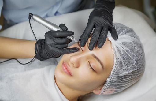 Wimpernkranzverdichtung mit Permanent Make-up in Dresden